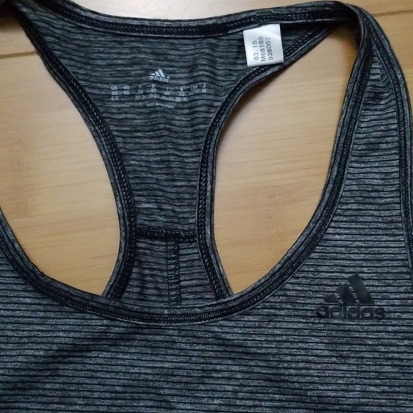 Two Adidas workout tank tops - Picture 4 of 5